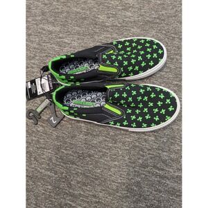 NEW Minecraft Slip On Sneakers Kid's Size 2 Black Green Creeper Pixelated Gaming